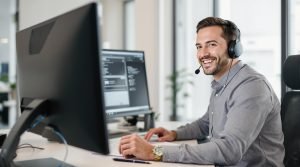 Agent Infomaniak en assistance téléphonique